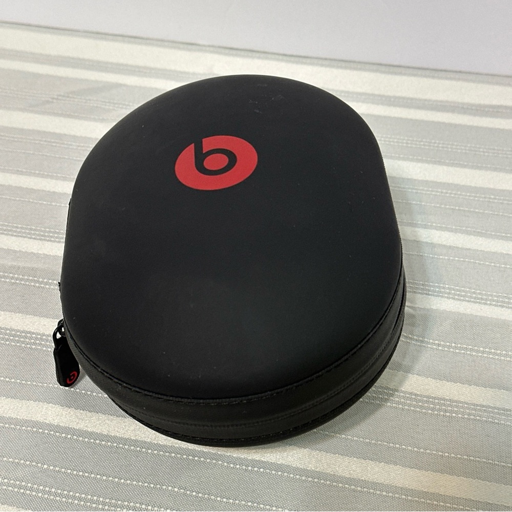 Beats by Dre Black and Red Protective Case